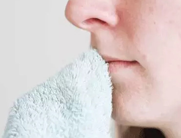  嘟嘴卖萌?麻烦先把唇部保养好再说 